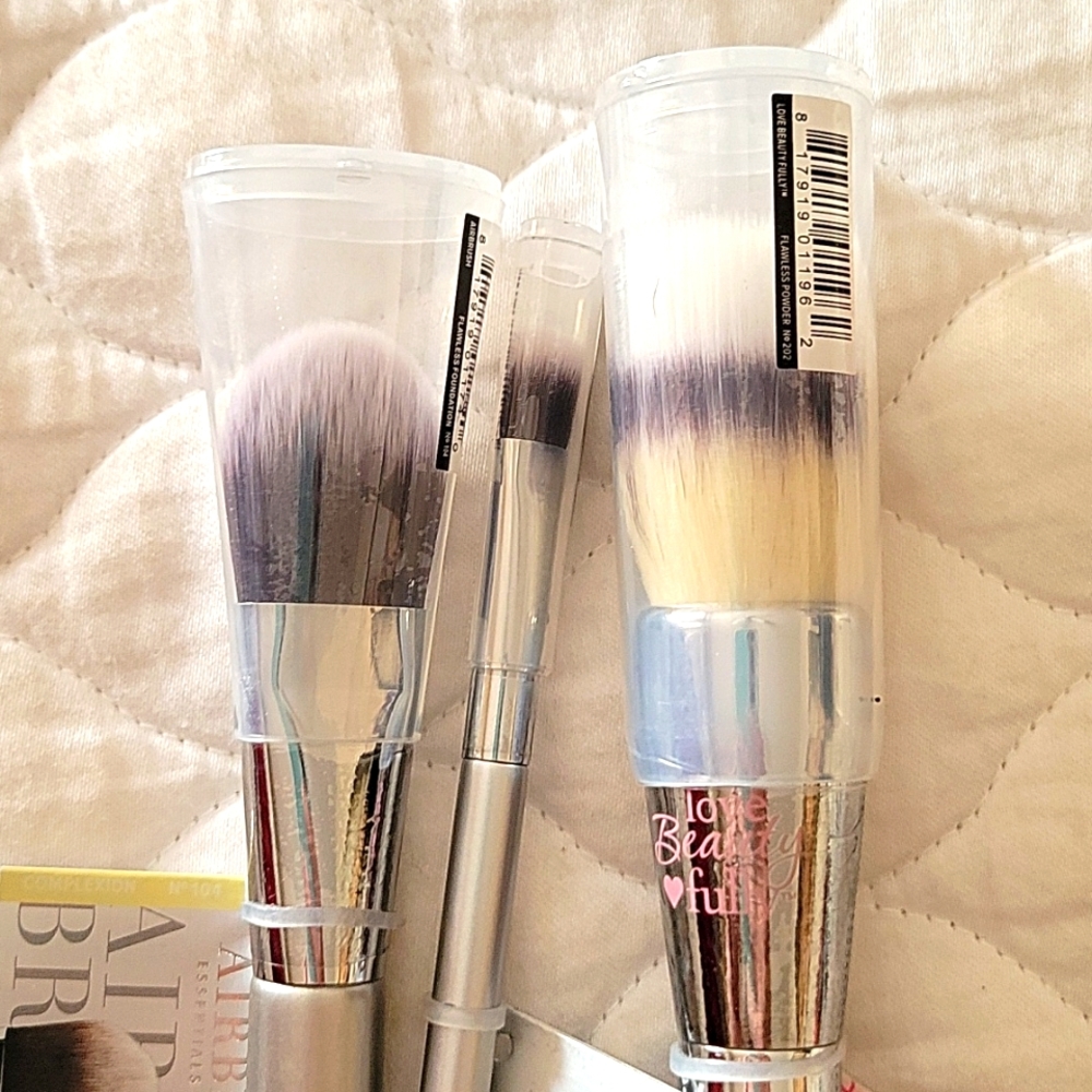 3 PC IT Cosmetics Brush set 💋free travel size setting spray
